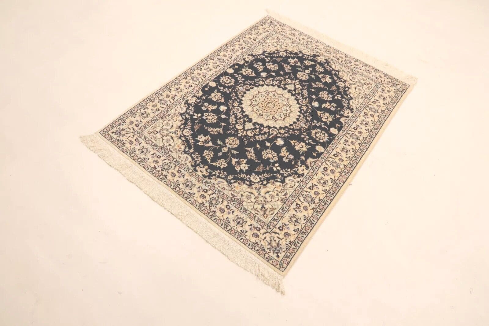 Nain Perserteppich 107 × 140 cm aus Wolle & Seide, handgeknüpft