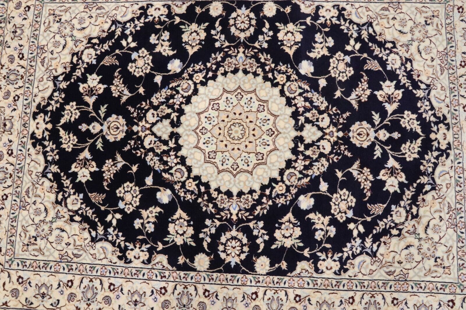 Nain Perserteppich 107 × 140 cm aus Wolle & Seide, handgeknüpft