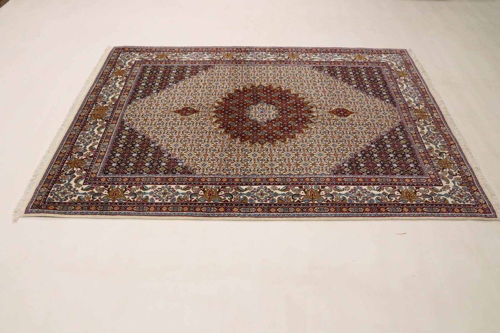 Handgeknüpfter Orientalisch Perserteppich, 228 × 160 cm, Wolle & Seide