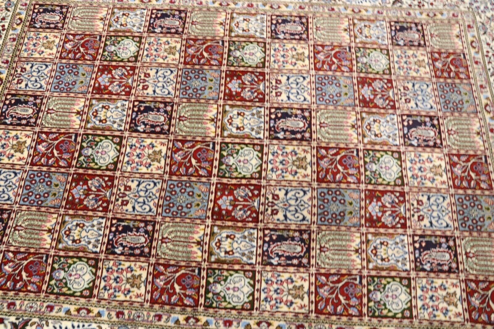 Orientalisch Perserteppich 237 × 166 cm aus Wolle & Seide, handgeknüpft