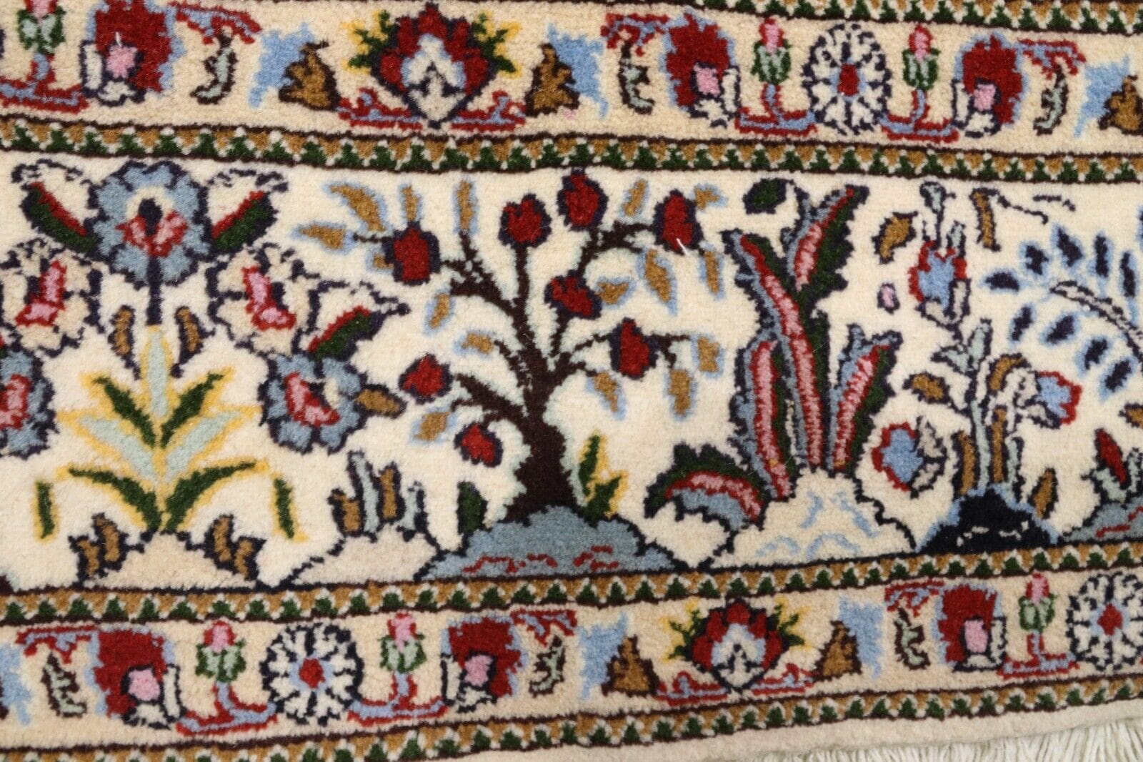 Orientalisch Perserteppich 237 × 166 cm aus Wolle & Seide, handgeknüpft