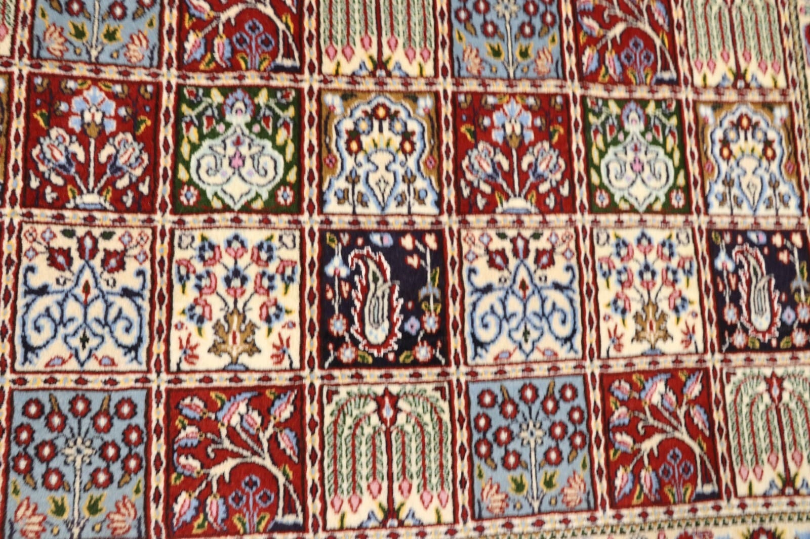 Orientalisch Perserteppich 237 × 166 cm aus Wolle & Seide, handgeknüpft