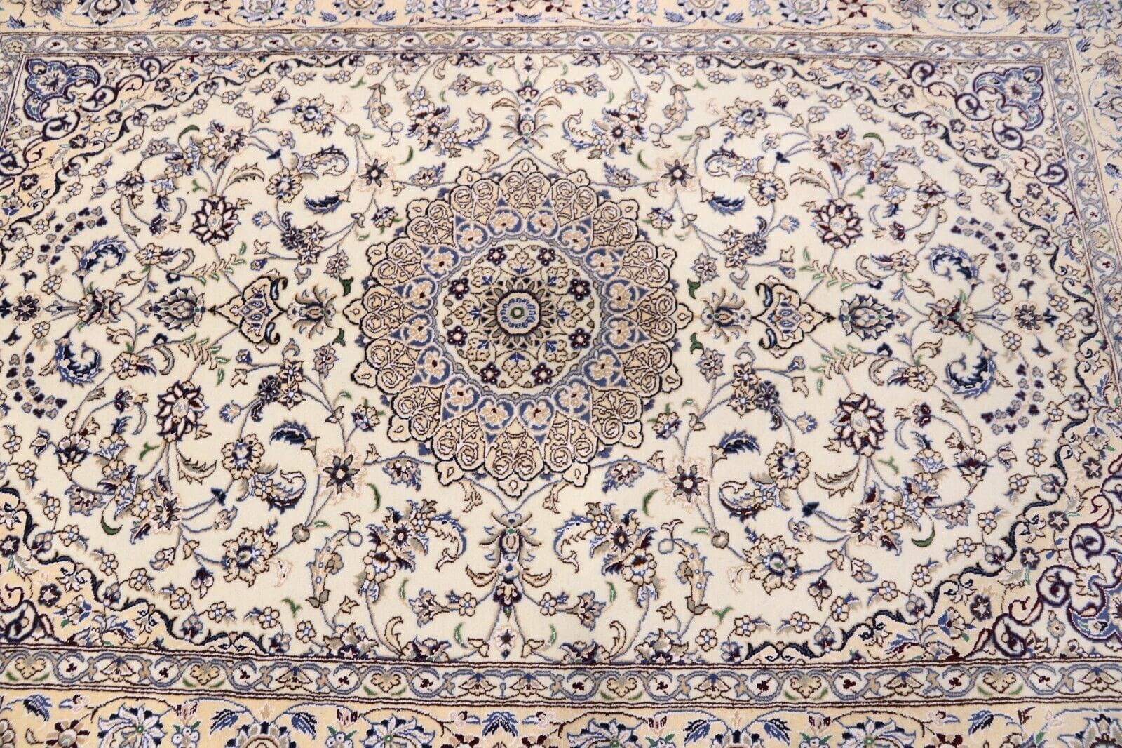 Nain Perserteppich 246 × 158 cm aus Wolle, handgeknüpft
