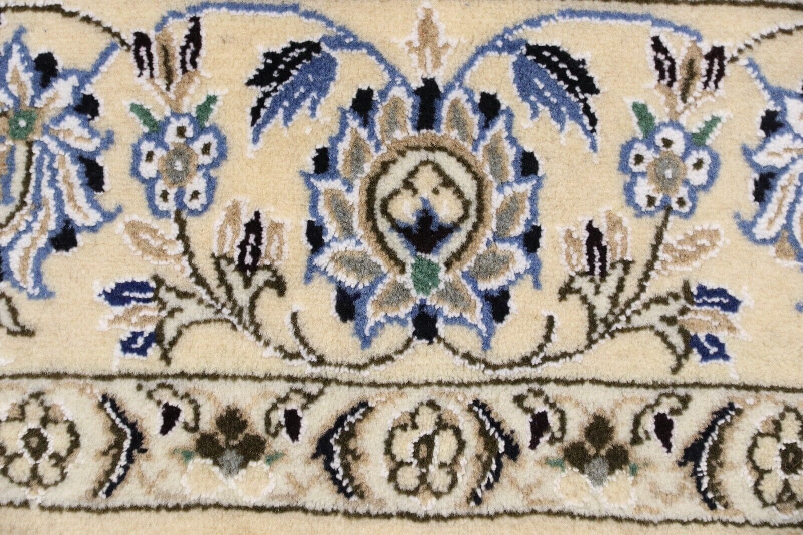 Handgeknüpfter Nain Perserteppich, 244 × 146 cm, Wolle