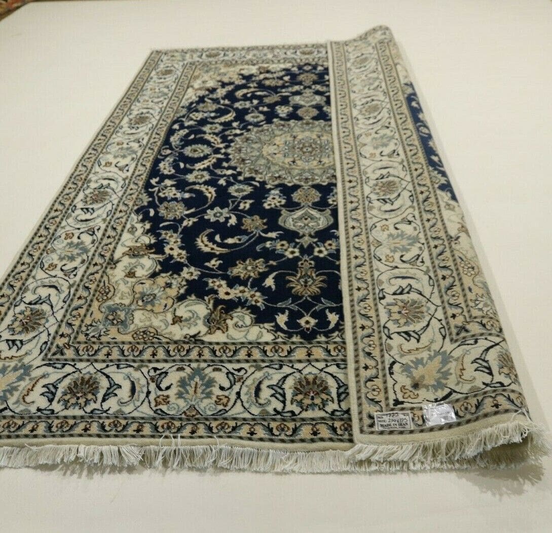 Nain Perserteppich 290 × 195 cm aus Seide, handgeknüpft