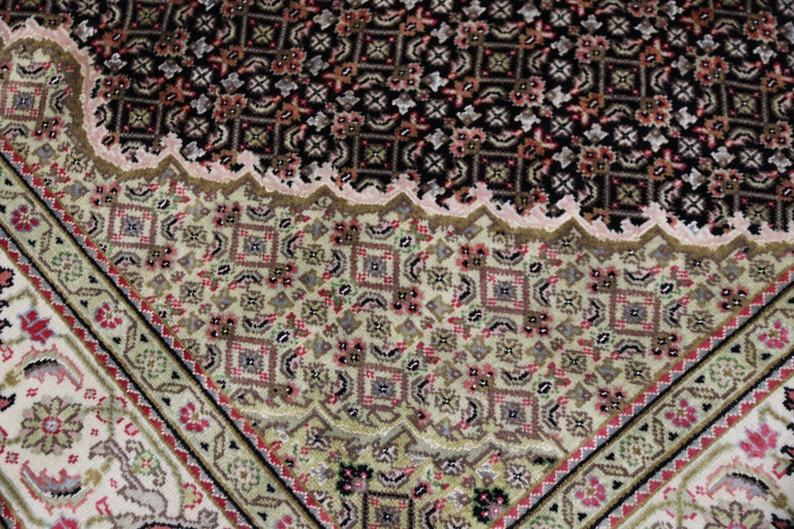 wunderschoner-orientteppich-244-x-164-cm-300000-knoten-handgeknupft Handgeknüpfter Täbriz Orientteppich 242 × 163 cm