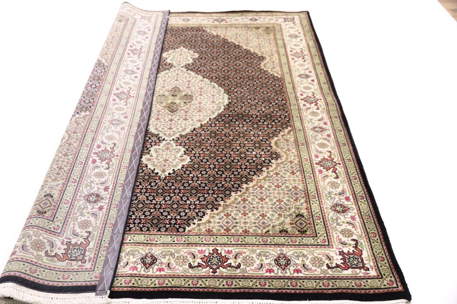 wunderschoner-orientteppich-244-x-164-cm-300000-knoten-handgeknupft-2 Handgeknüpfter Täbriz Orientteppich 242 × 163 cm
