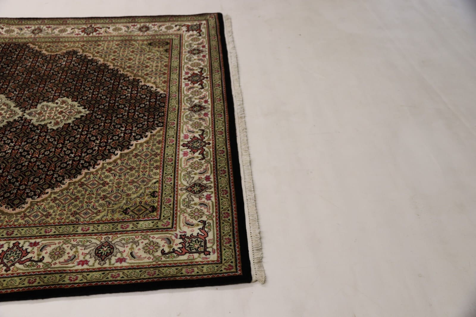 wunderschoner-orientteppich-244-x-164-cm-300000-knoten-handgeknupft-4 Handgeknüpfter Täbriz Orientteppich 242 × 163 cm