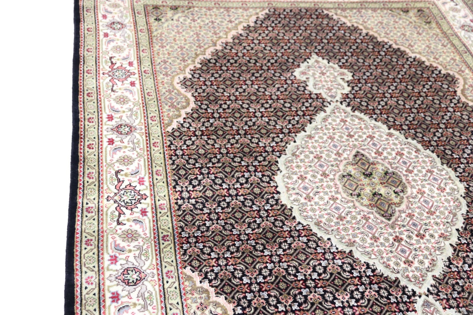 wunderschoner-orientteppich-244-x-164-cm-300000-knoten-handgeknupft-5 Handgeknüpfter Täbriz Orientteppich 242 × 163 cm