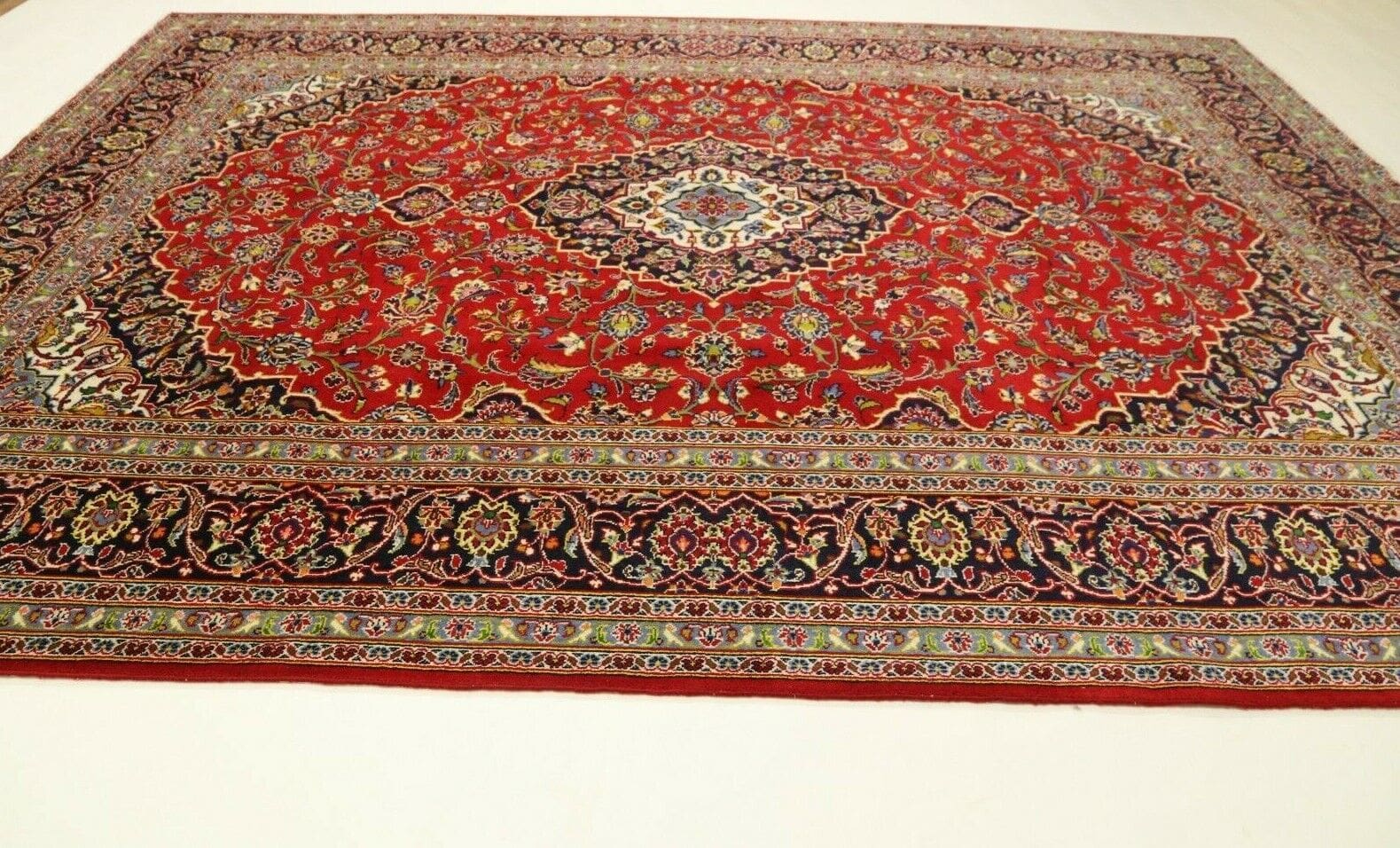 Medaillon Perserteppich aus Iran, 351 × 248 cm