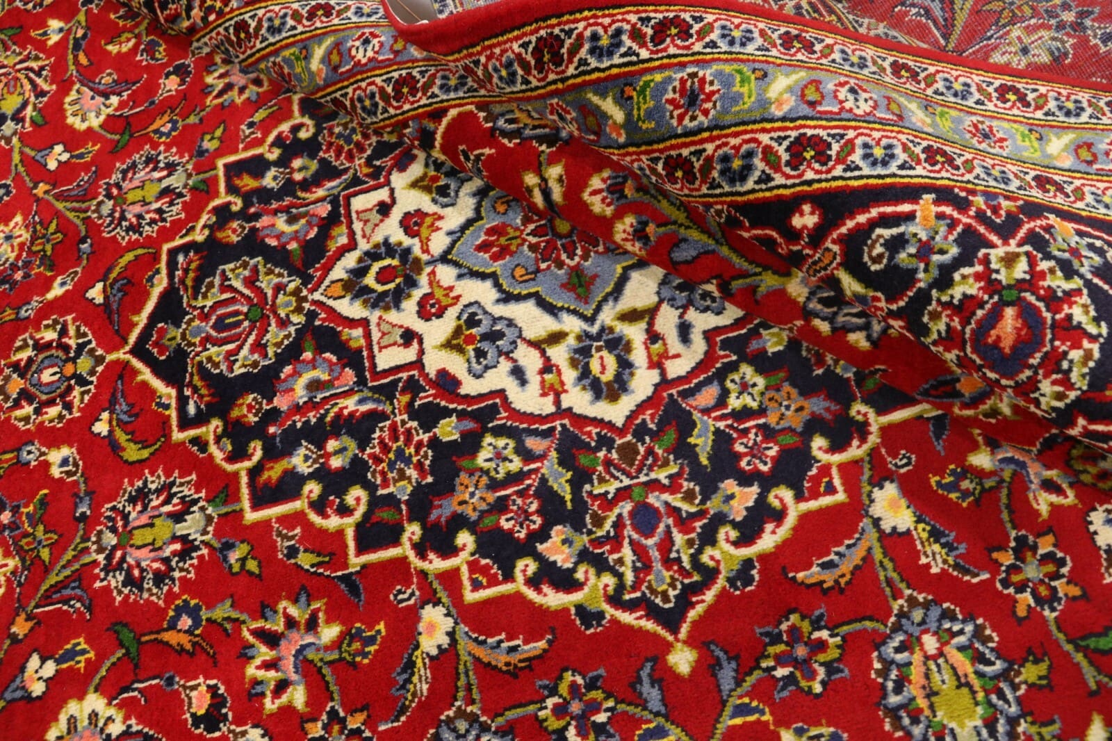 Medaillon Perserteppich aus Iran, 351 × 248 cm