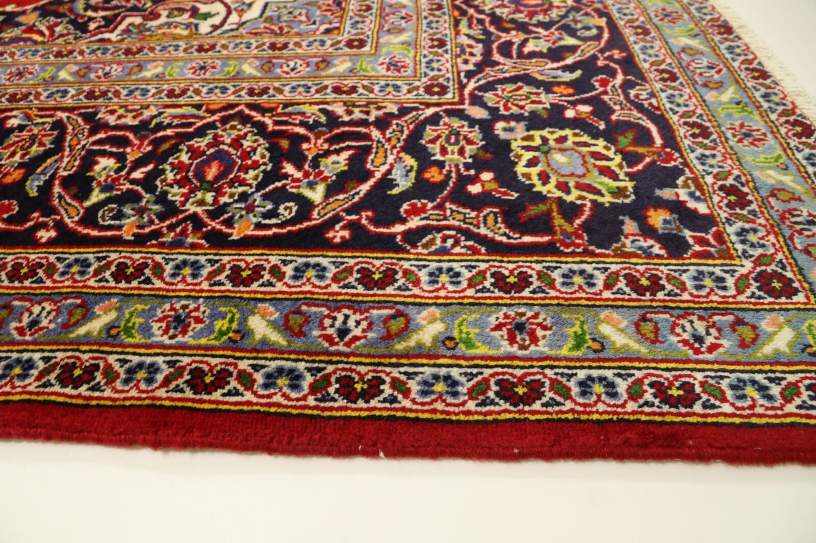 Medaillon Perserteppich aus Iran, 351 × 248 cm