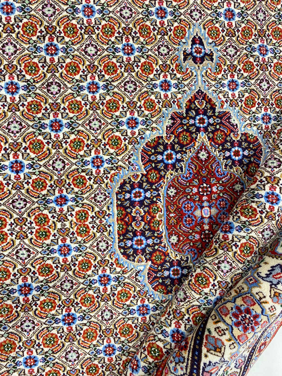 orientteppich-super-moud-242x163cm-400000-knoten-handgeknupft-6 Moud Perserteppich 240 × 162 cm aus Wolle & Seide, handgeknüpft