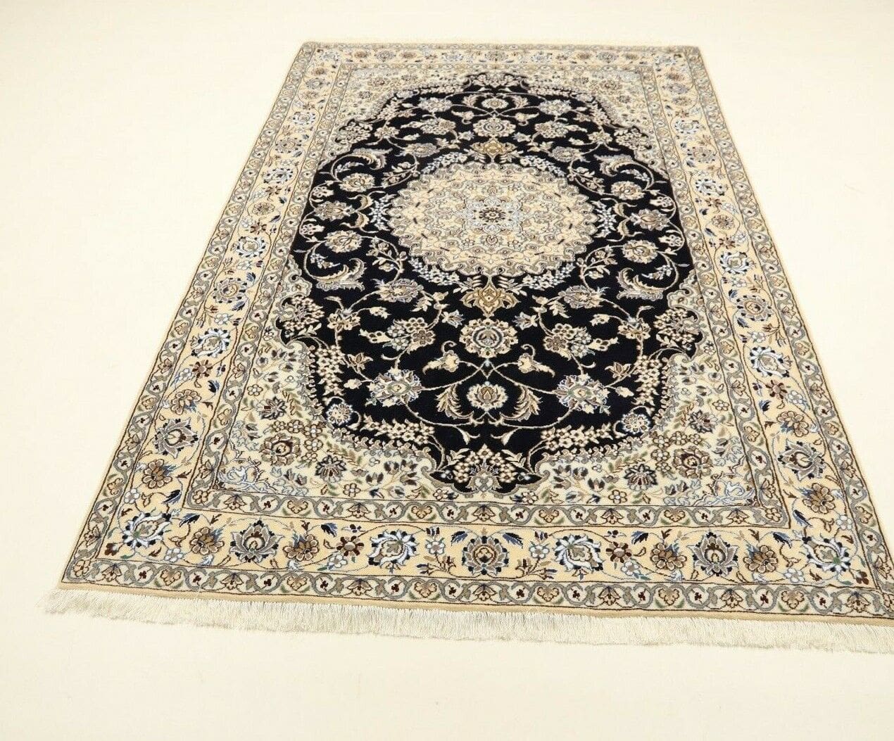 Handgeknüpfter Nain Perserteppich, 233 × 155 cm, Wolle & Seide