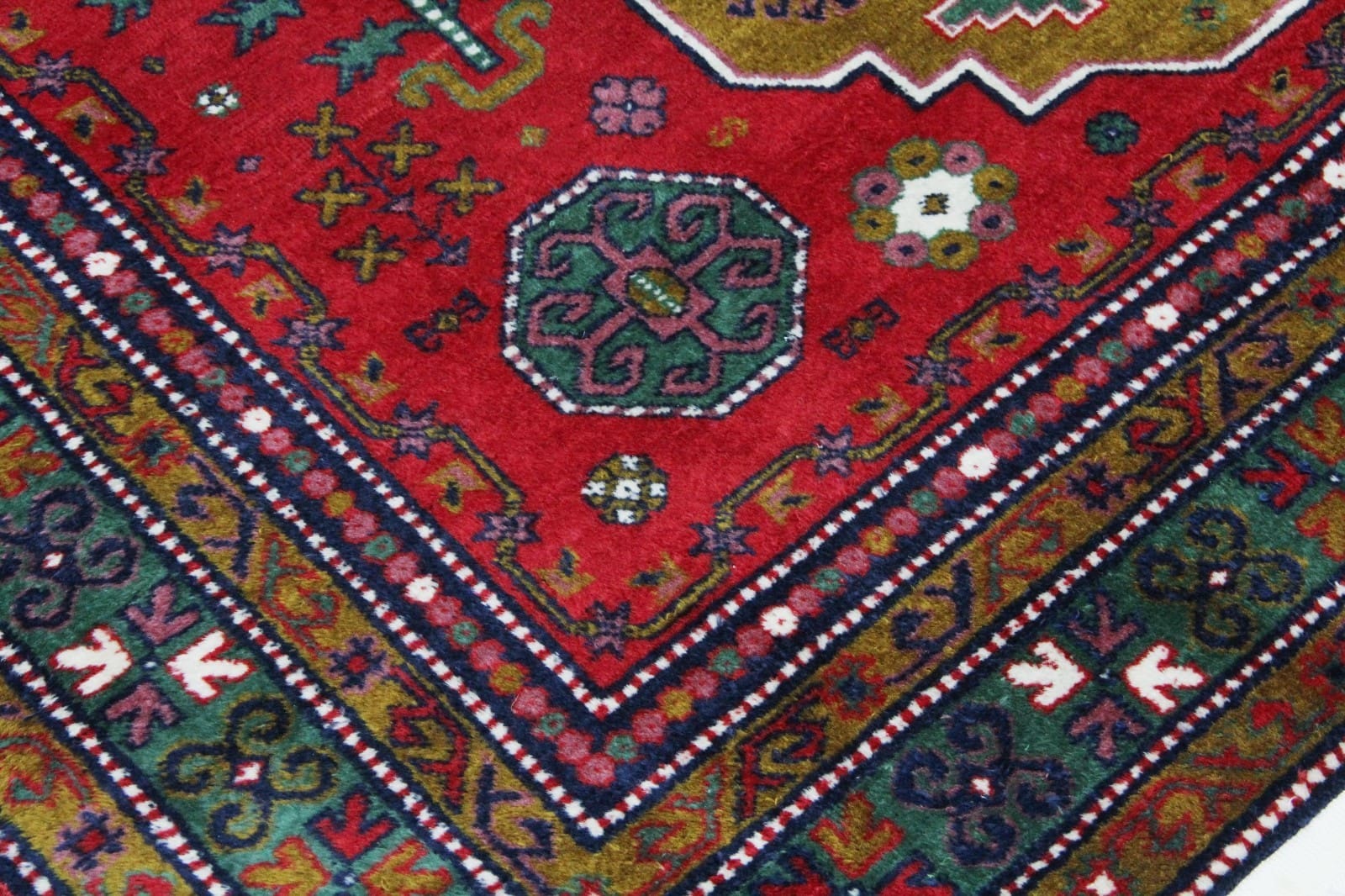 Handgeknüpfter Geblümt Orientteppich 240 × 170 cm