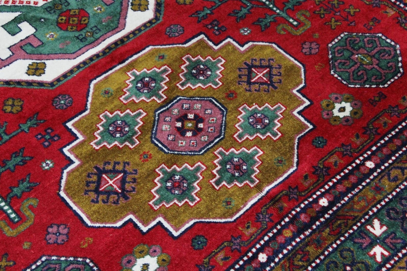 Handgeknüpfter Geblümt Orientteppich 240 × 170 cm