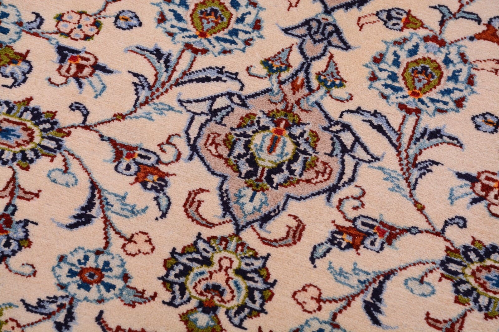 Handgeknüpfter Kashan Perserteppich 376 × 276 cm
