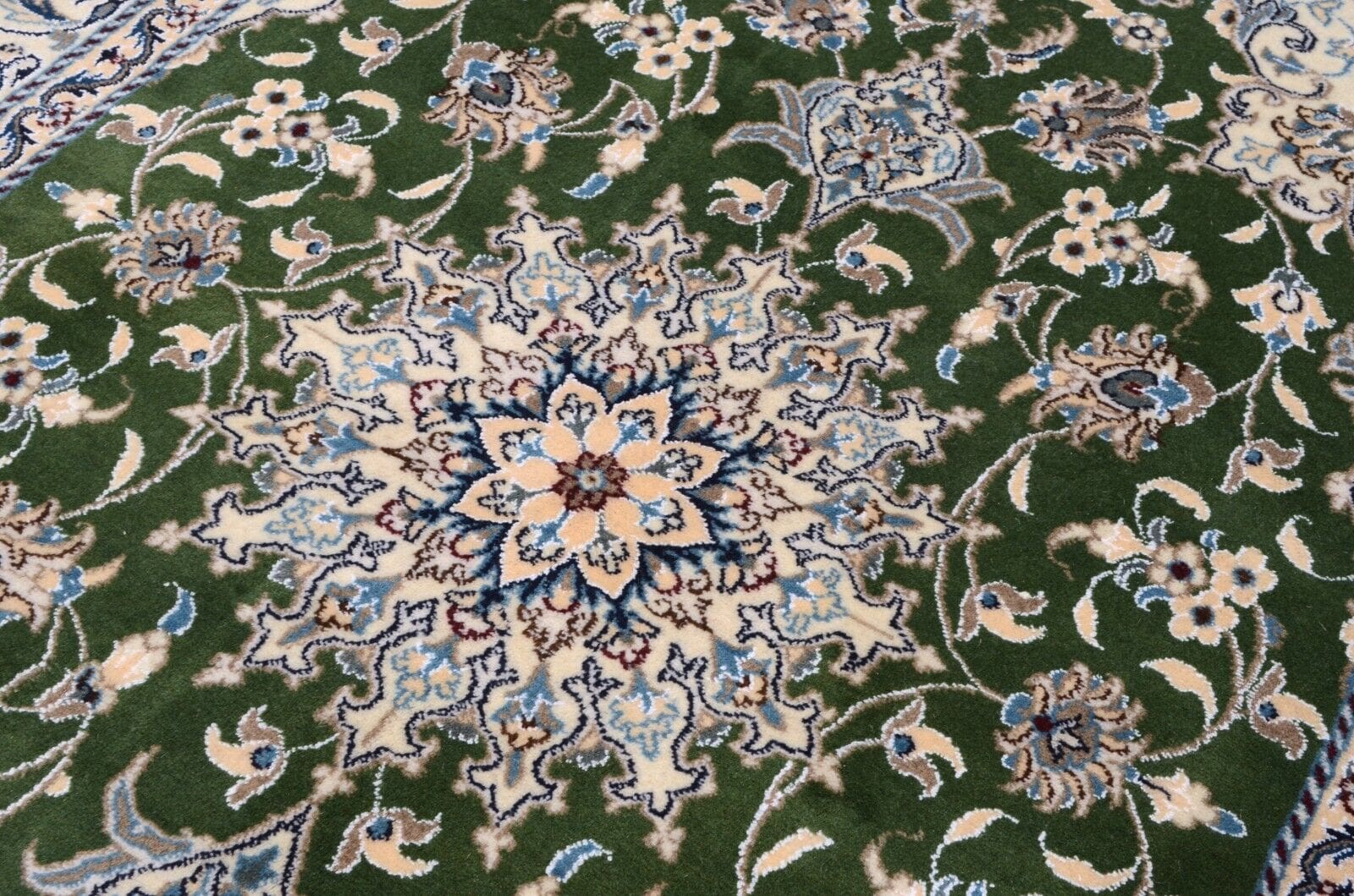 Handgeknüpfter Nain Perserteppich 200 × 149 cm