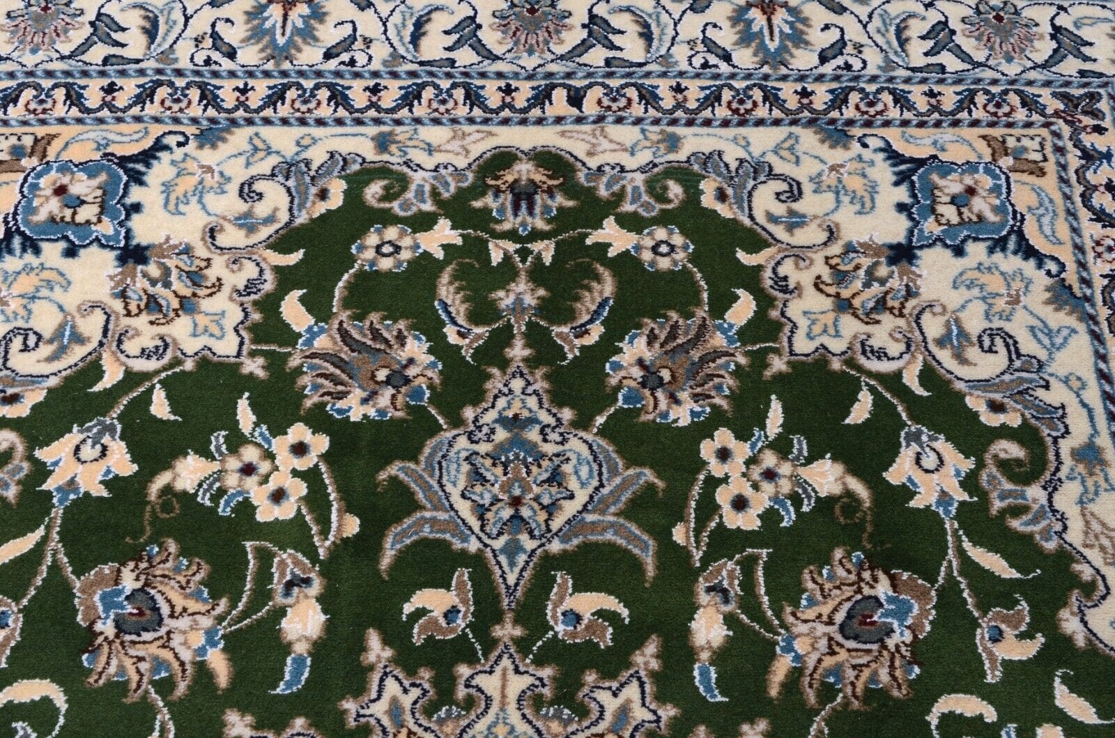 Handgeknüpfter Nain Perserteppich 200 × 149 cm