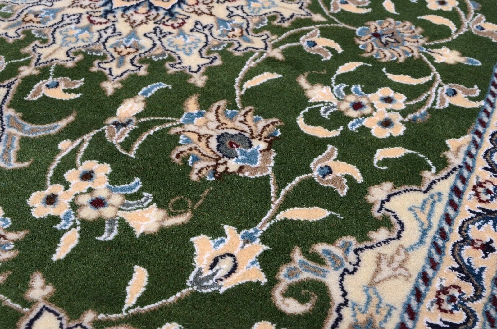Handgeknüpfter Nain Perserteppich 200 × 149 cm