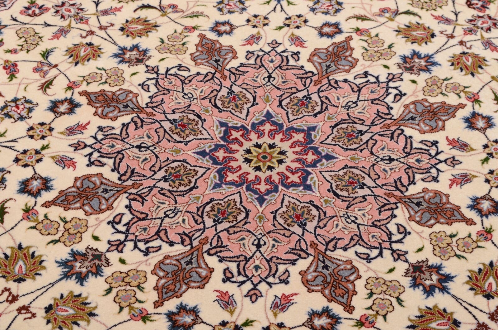 Täbriz Perserteppich 195 × 195 cm aus Wolle & Seide, handgeknüpft