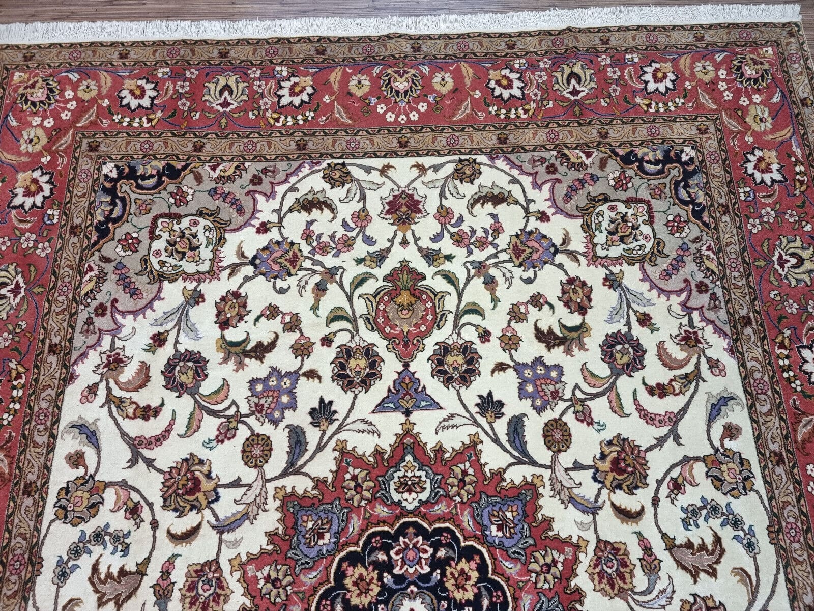 Handgeknüpfter Täbriz Perserteppich 257 × 202 cm
