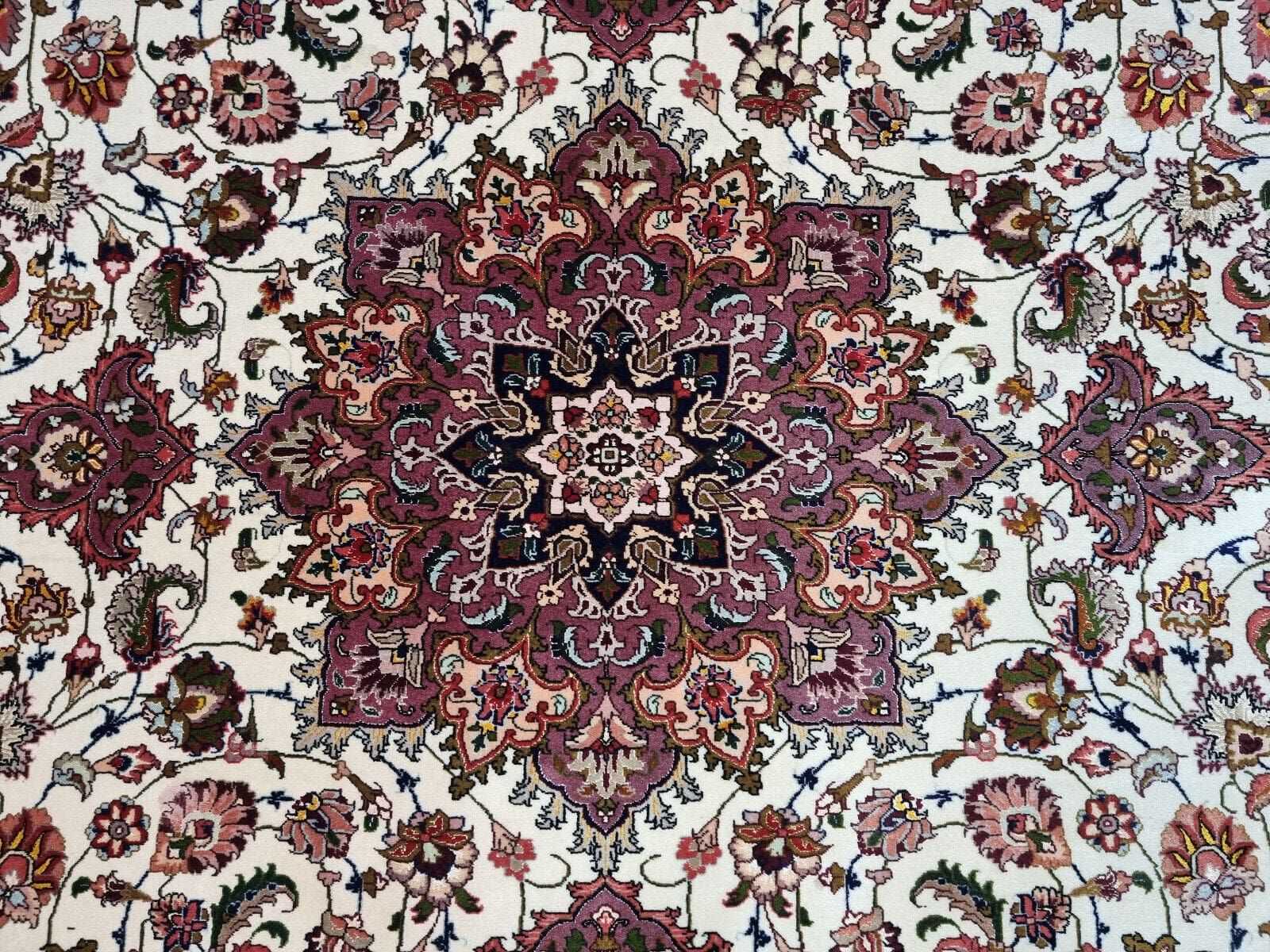 Täbriz Perserteppich 198 × 196 cm aus Wolle, handgeknüpft