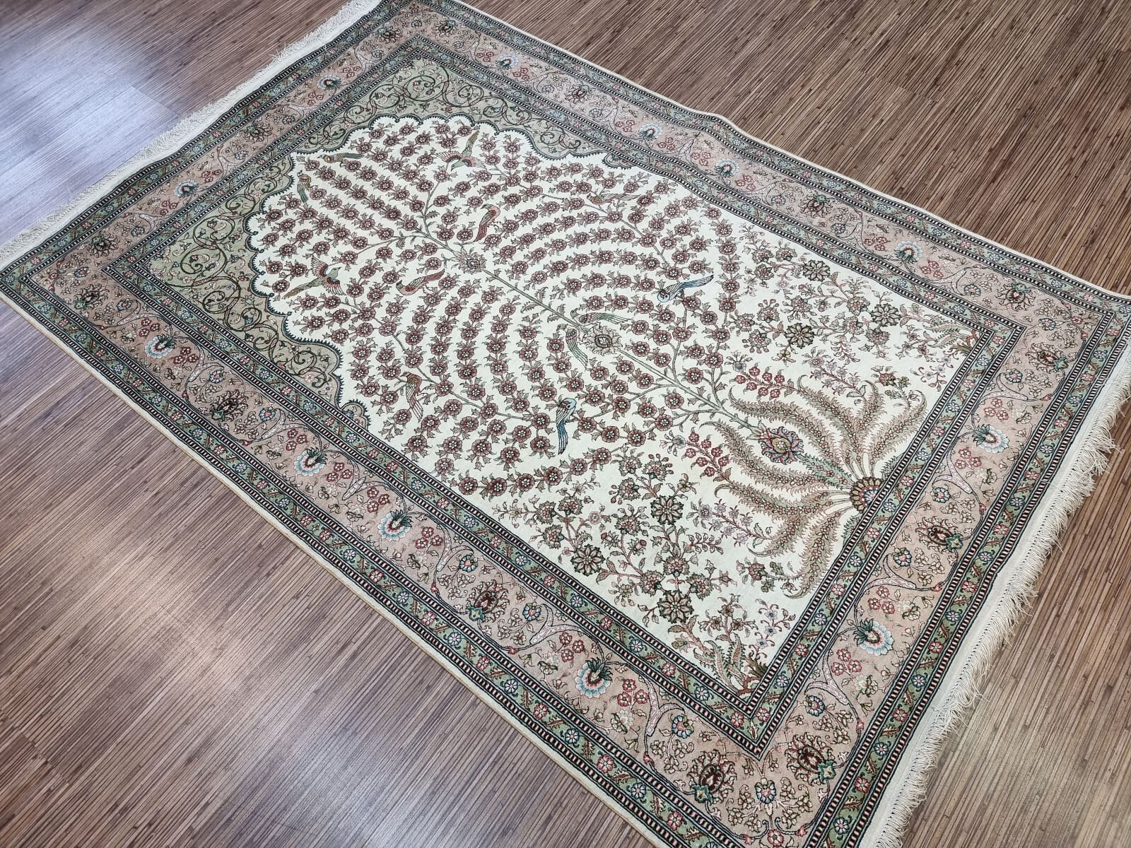 wunderschoner-china-hereke-seide-jumping-186x126cm-handgeknupft-2 Hereke Teppich 180 × 120 cm aus Seide, handgeknüpft