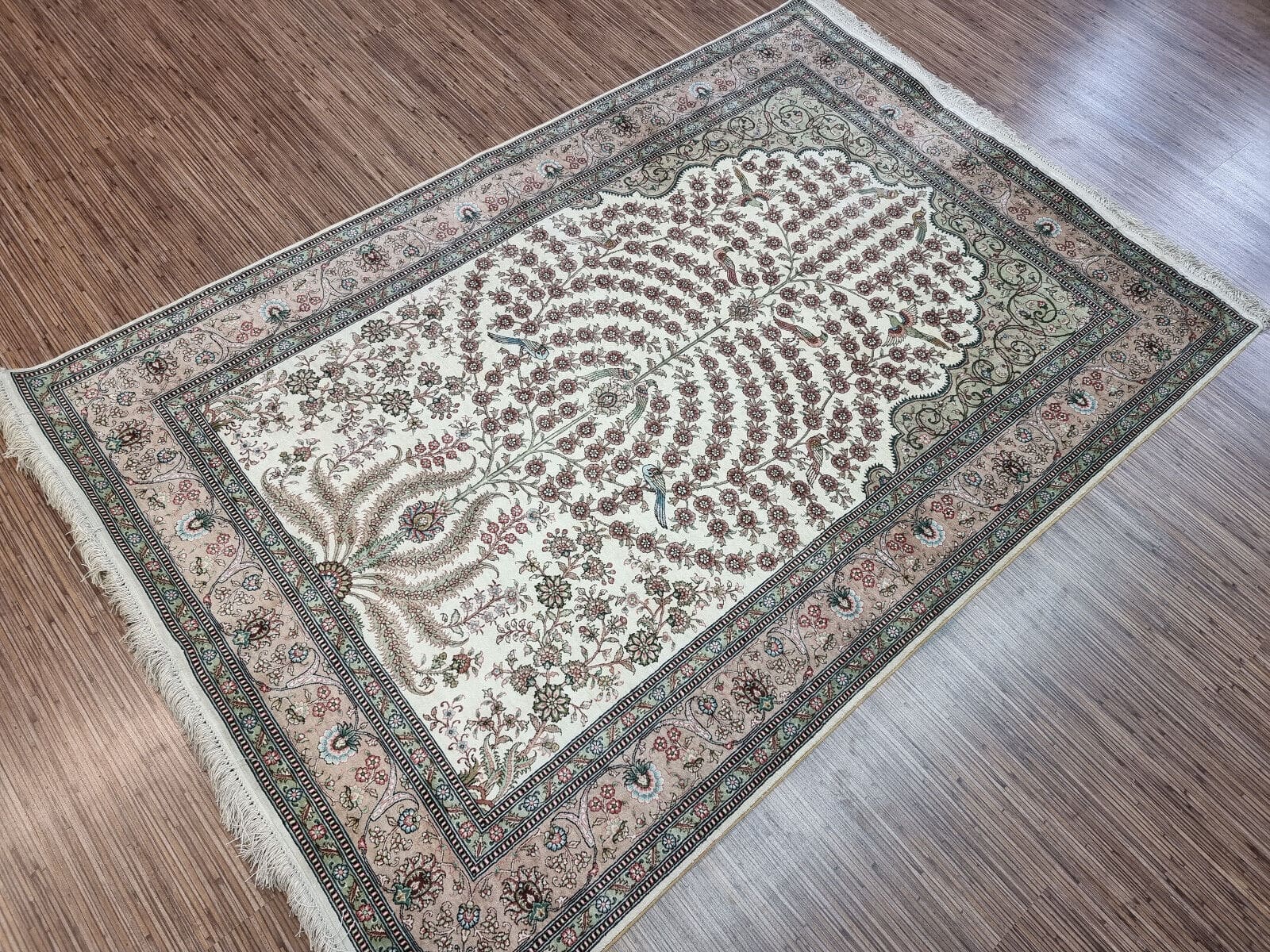 wunderschoner-china-hereke-seide-jumping-186x126cm-handgeknupft-4 Hereke Teppich 180 × 120 cm aus Seide, handgeknüpft