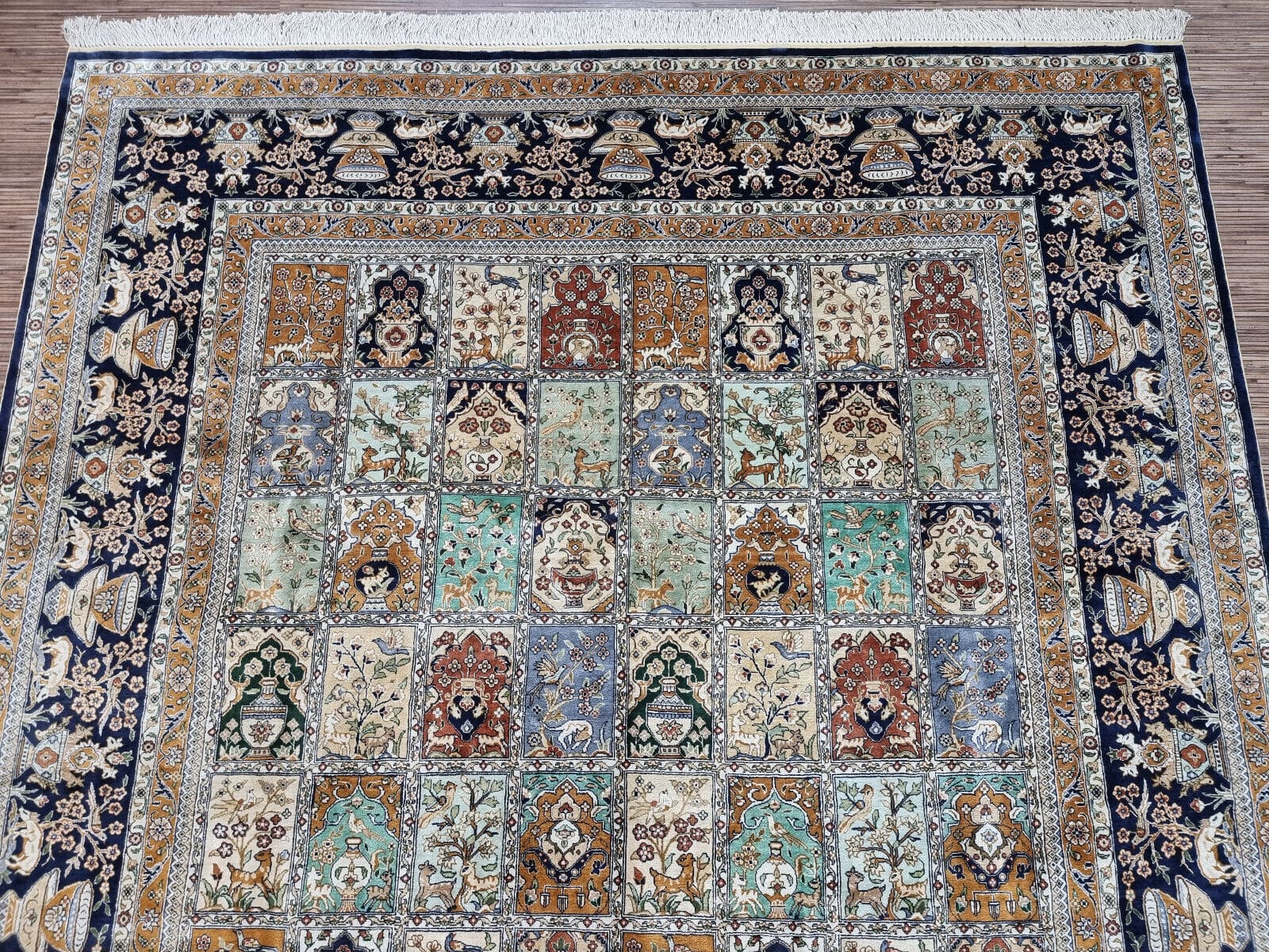 wunderschoner-china-hereke-seide-jumping-248x172cm-handgeknupft-5 Hereke Teppich 250 × 170 cm aus Seide, handgeknüpft