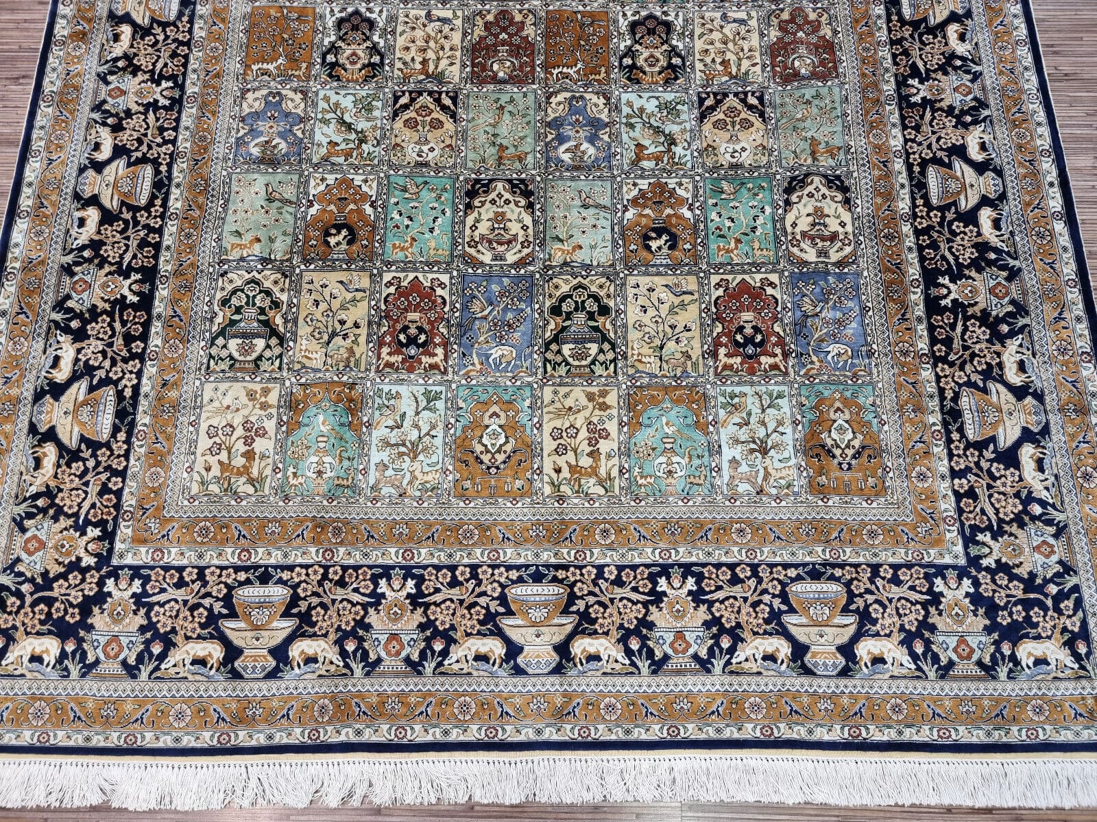 wunderschoner-china-hereke-seide-jumping-248x172cm-handgeknupft-7 Hereke Teppich 250 × 170 cm aus Seide, handgeknüpft