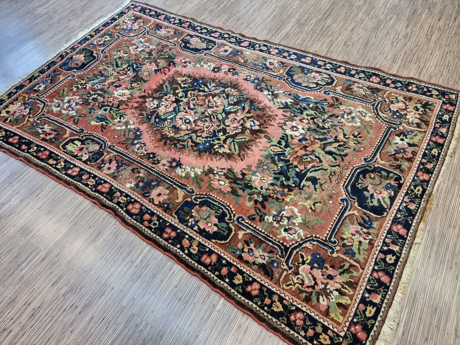 Bakhtiari Perserteppich aus Iran, 237 × 152 cm