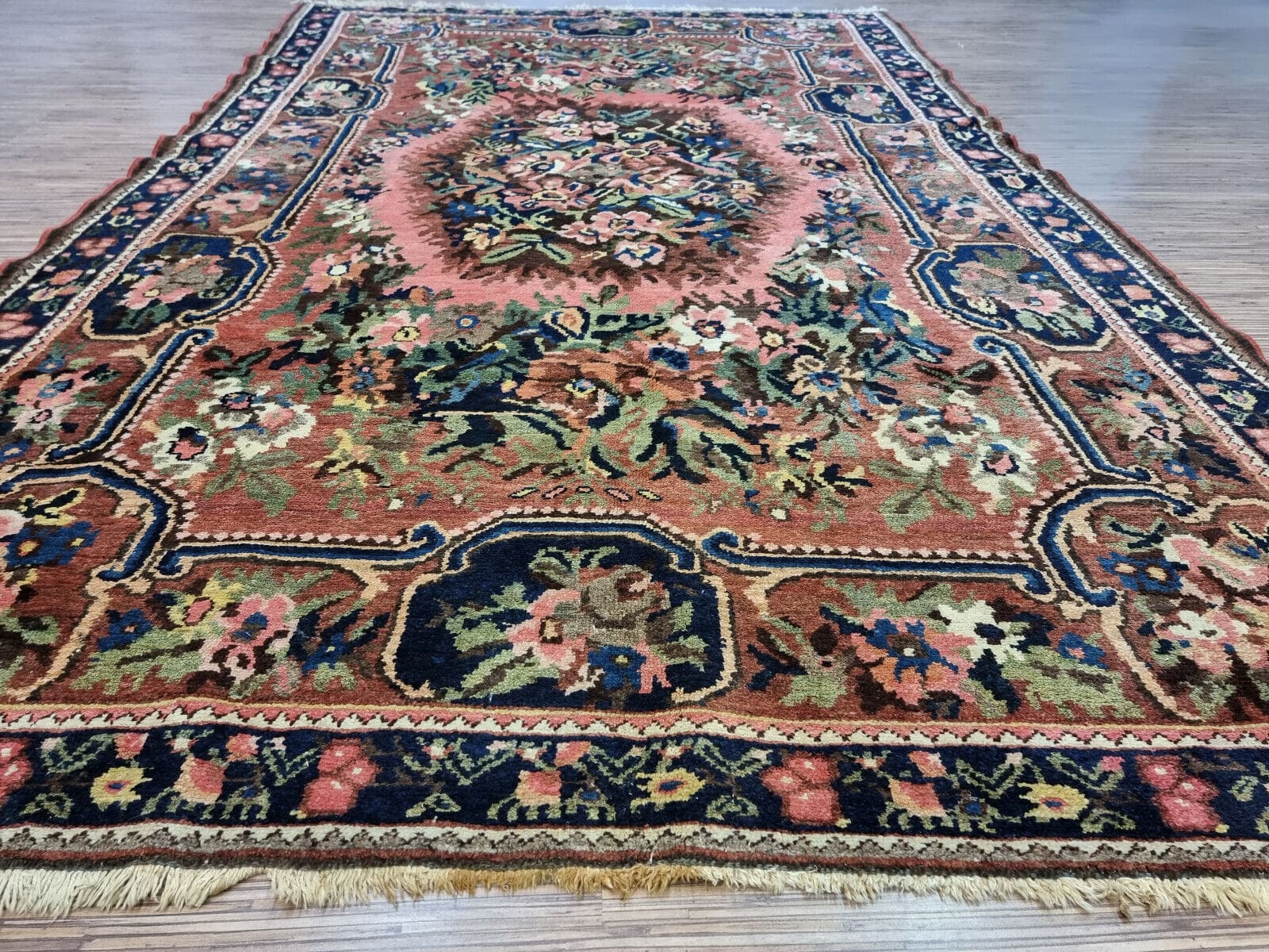 Bakhtiari Perserteppich aus Iran, 237 × 152 cm
