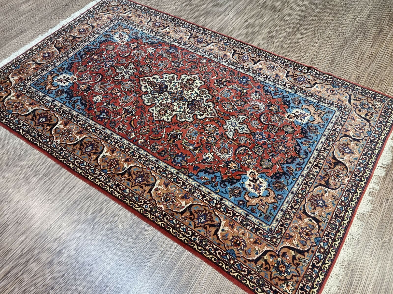Isfahan Perserteppich 236 × 147 cm aus Wolle & Seide, handgeknüpft