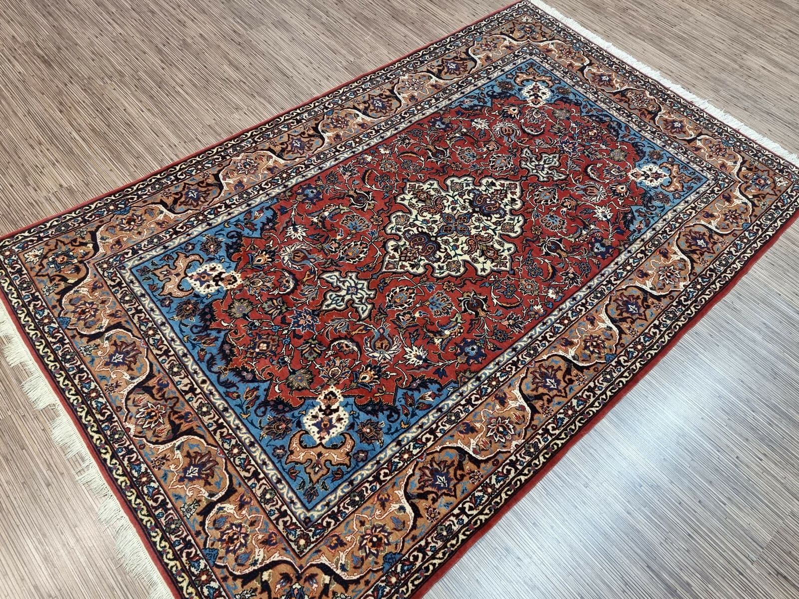 Isfahan Perserteppich 236 × 147 cm aus Wolle & Seide, handgeknüpft