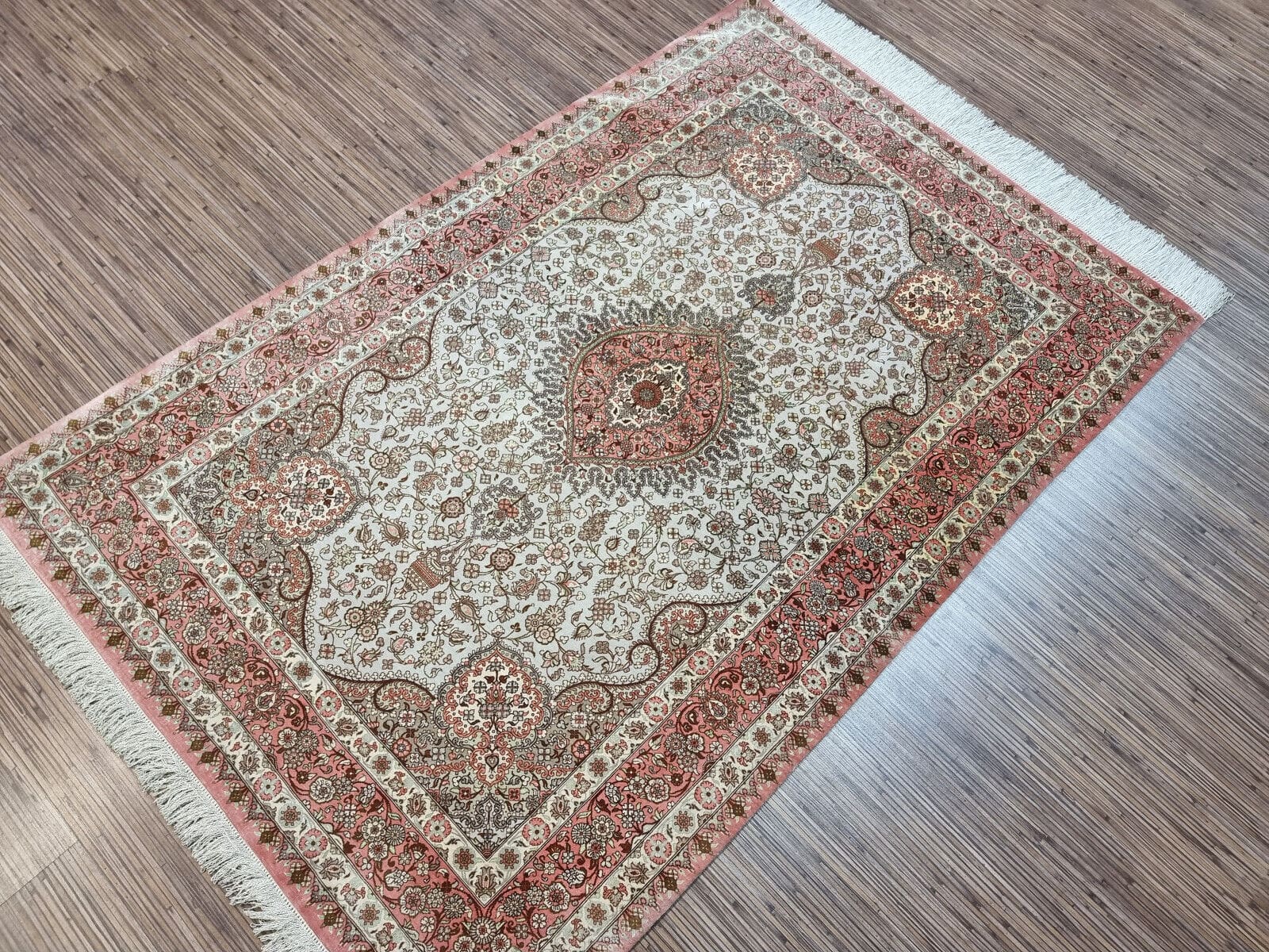 Ghom Perserteppich 150 × 100 cm aus Seide, handgeknüpft