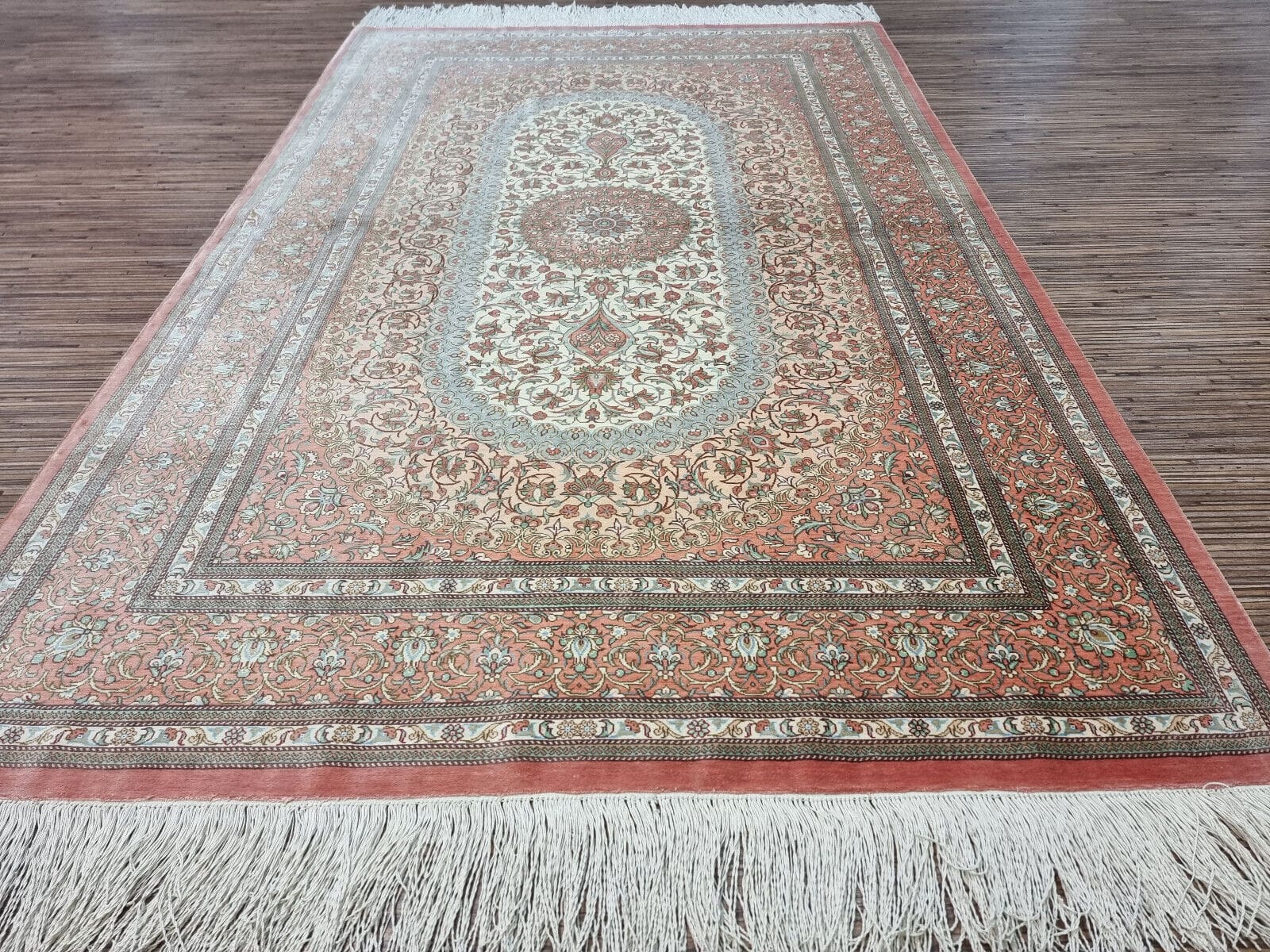 Wunderschöner Persischer Ghom Seidenteppich 156×101 cm, 1000000 K/m², handgeknüpft