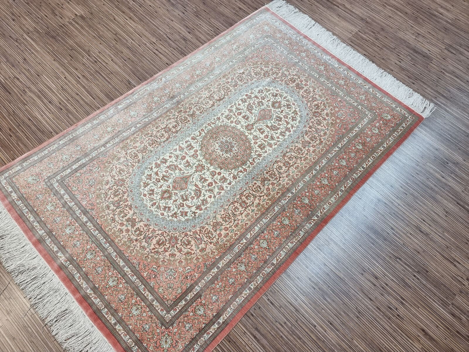 Wunderschöner Persischer Ghom Seidenteppich 156×101 cm, 1000000 K/m², handgeknüpft