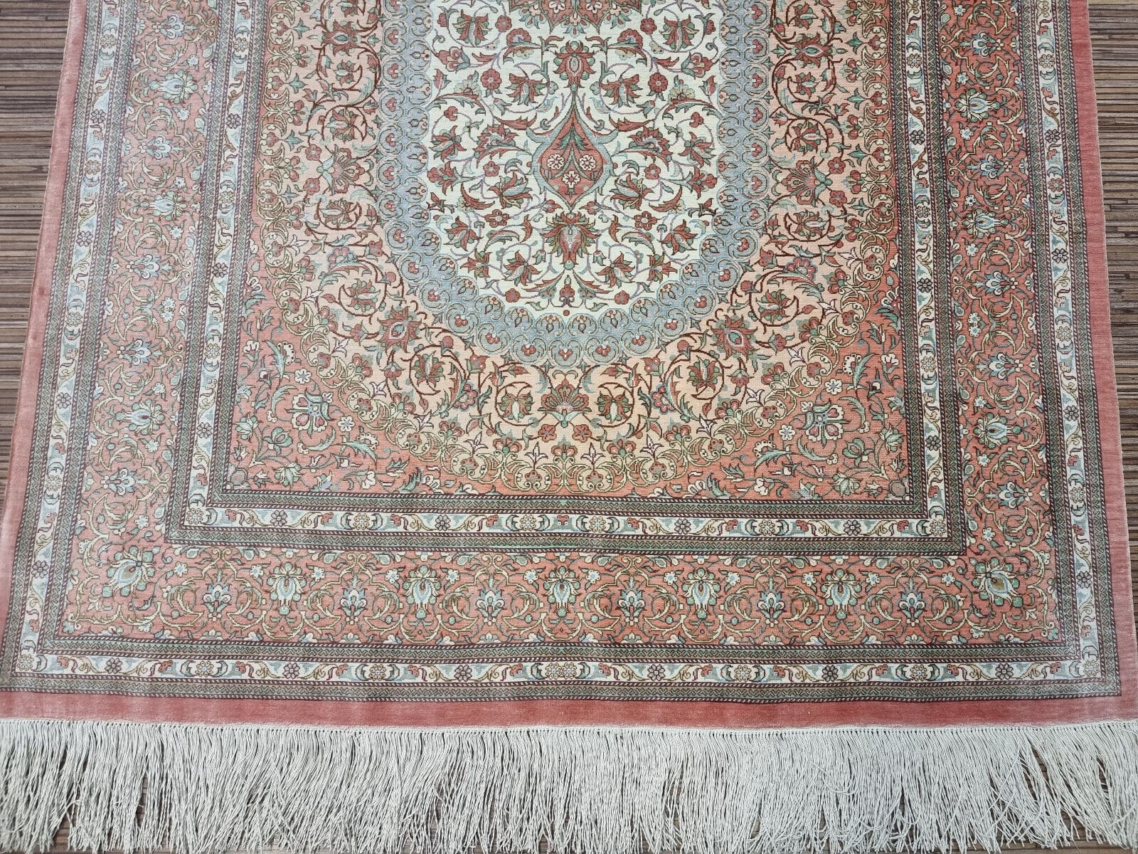 Wunderschöner Persischer Ghom Seidenteppich 156×101 cm, 1000000 K/m², handgeknüpft