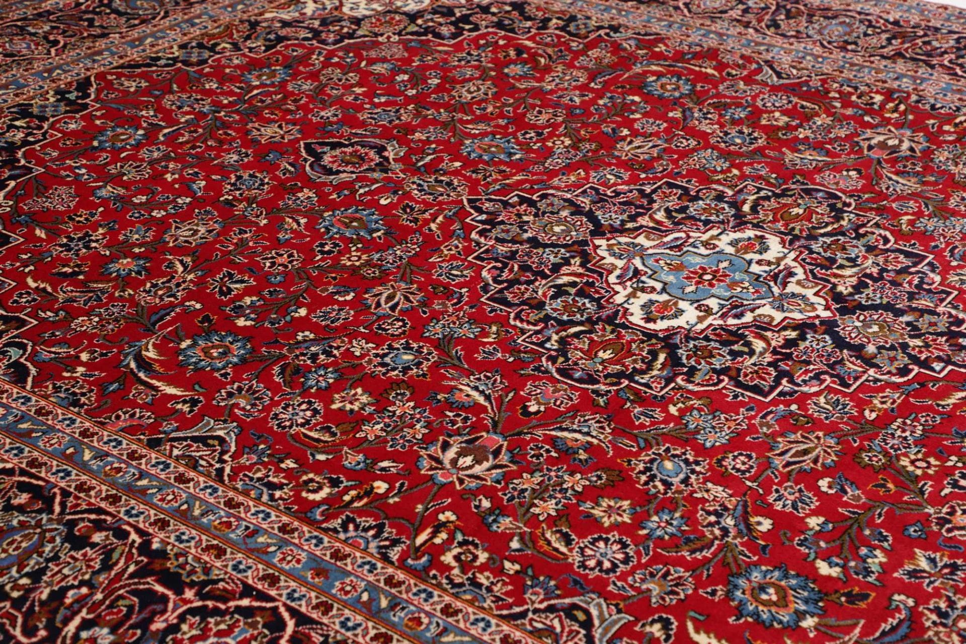 Handgeknüpfter Kashan Perserteppich 293 × 403 cm