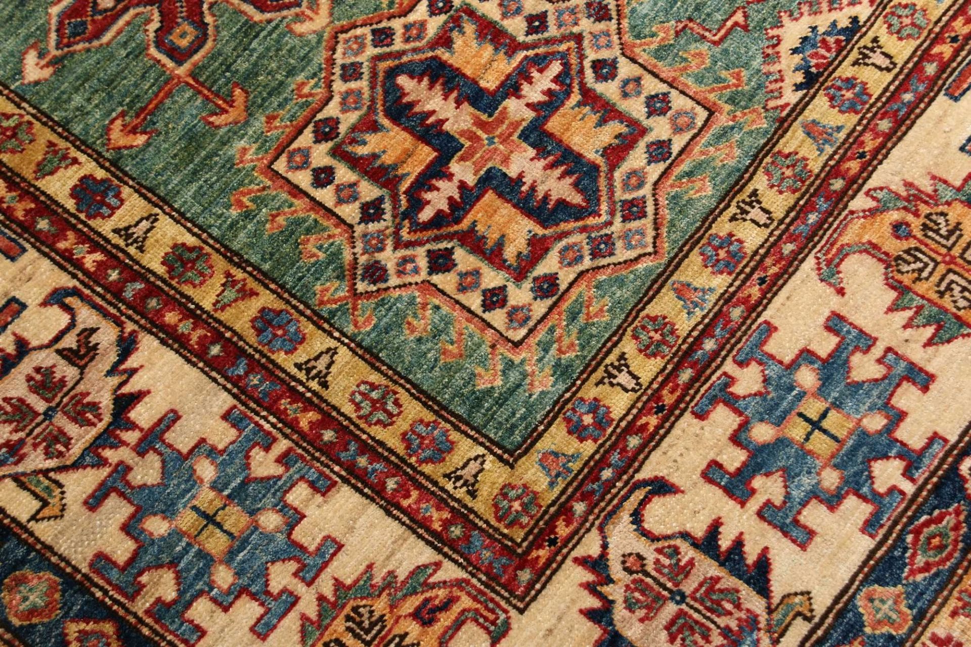 Kazak Orientteppich 210 × 306 cm aus Wolle, handgeknüpft