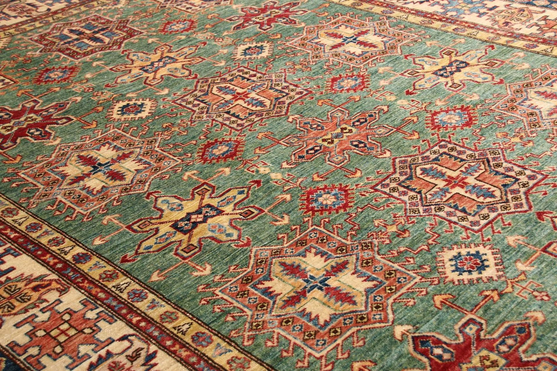 Kazak Orientteppich 210 × 306 cm aus Wolle, handgeknüpft