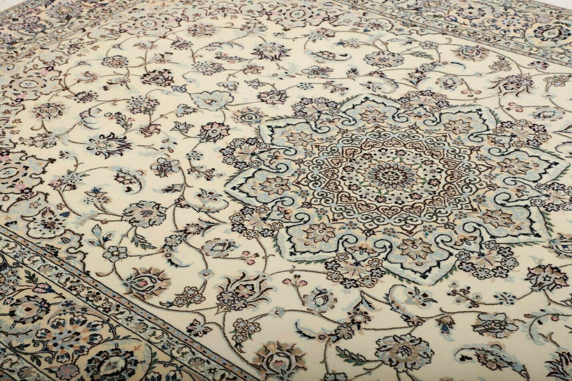 Nain Perserteppich aus Iran, 161 × 244 cm