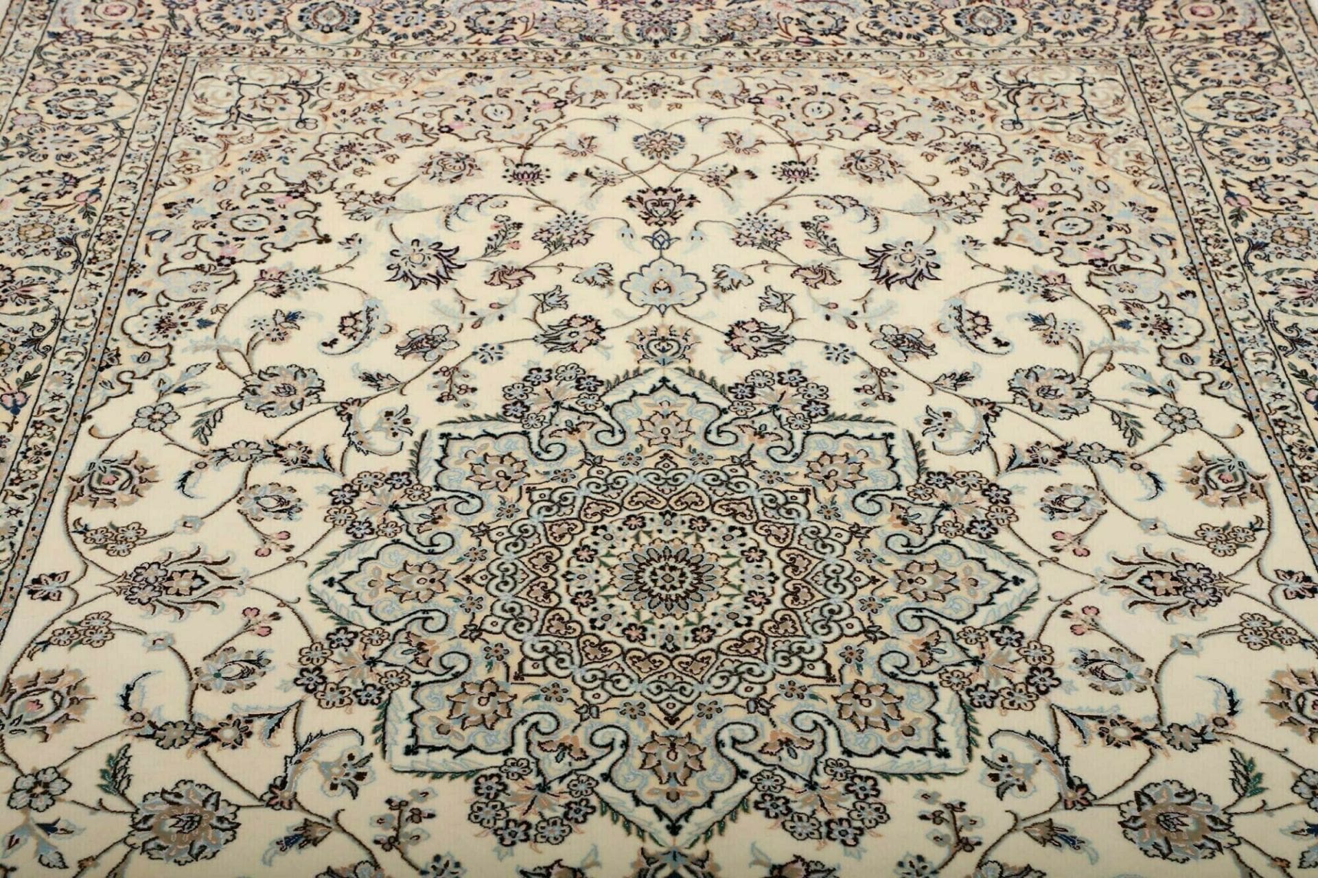 Nain Perserteppich aus Iran, 161 × 244 cm