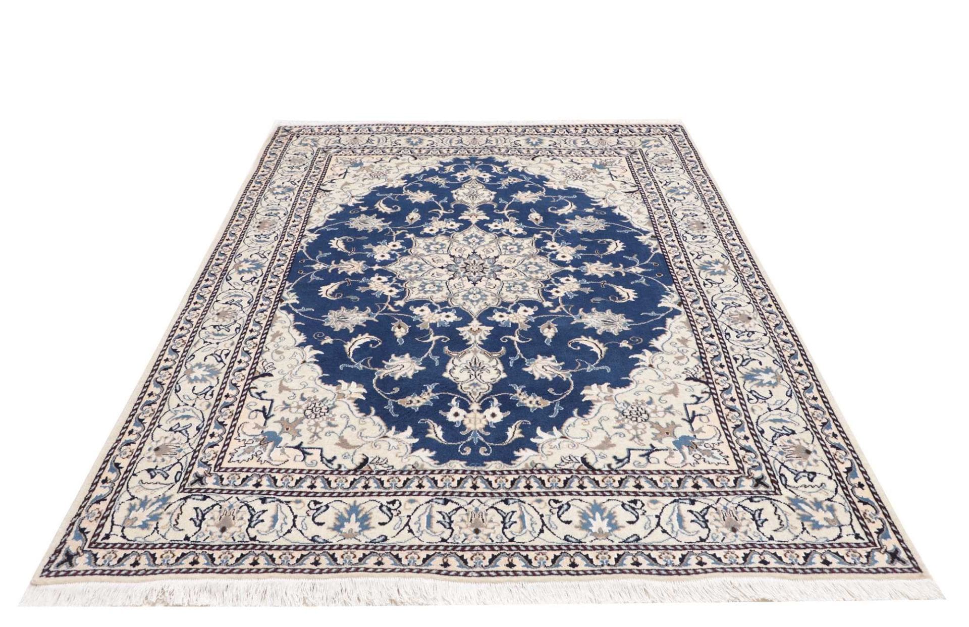 Nain Perserteppich aus Iran, 168 × 233 cm