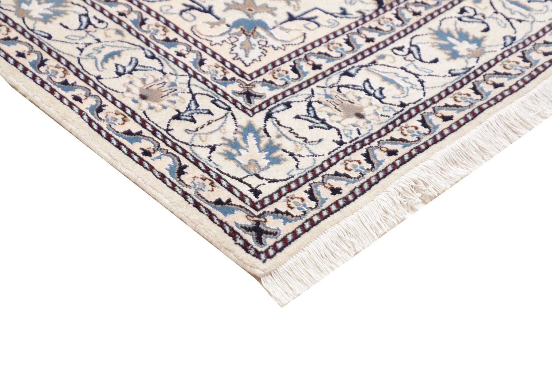 Nain Perserteppich aus Iran, 168 × 233 cm