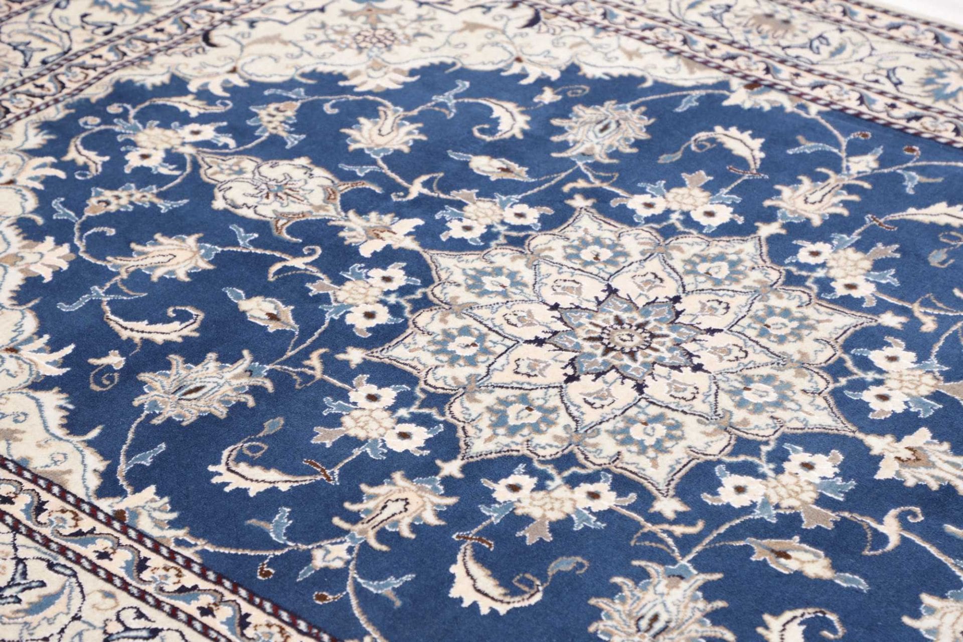 Nain Perserteppich aus Iran, 168 × 233 cm