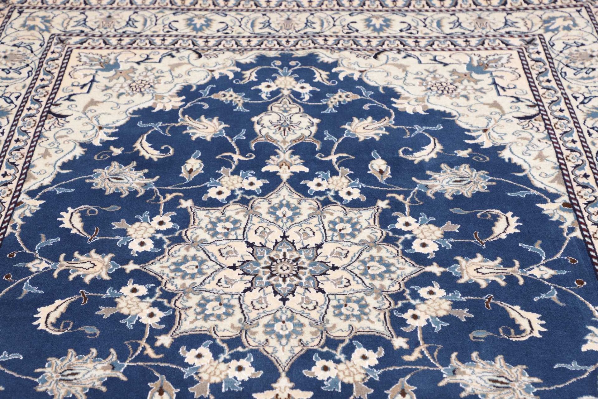 Nain Perserteppich aus Iran, 168 × 233 cm