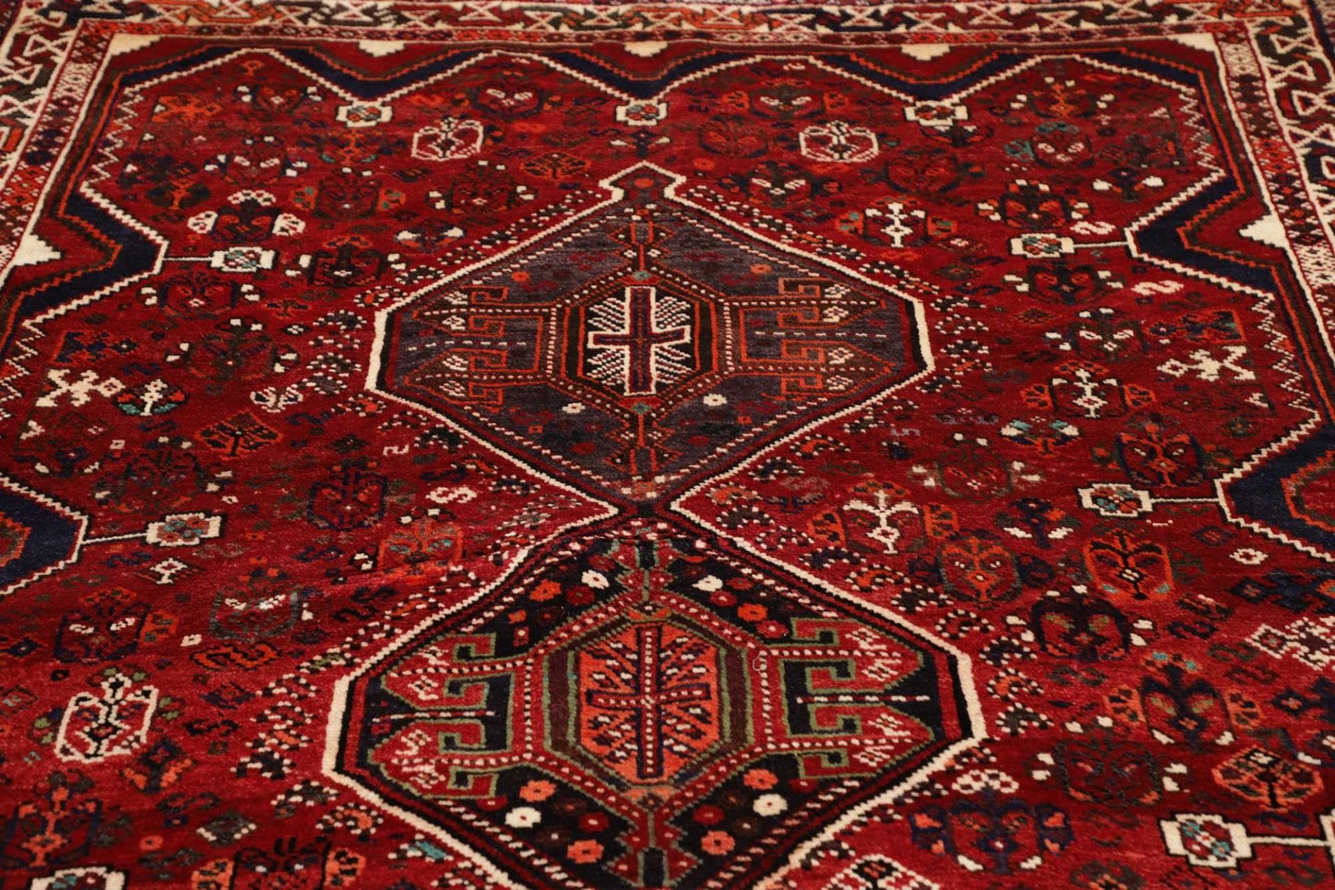 Shiraz Perserteppich 173 × 245 cm aus Wolle, handgeknüpft