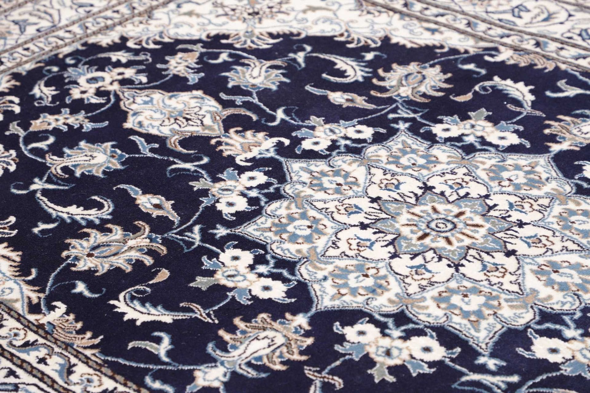 Nain Perserteppich aus Iran, 165 × 248 cm